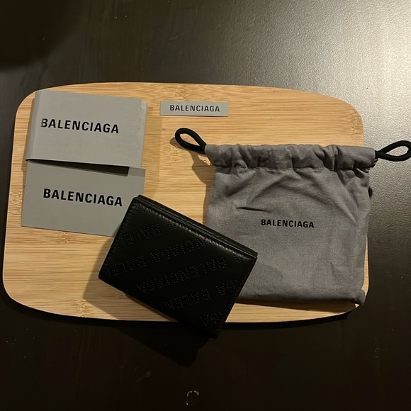 BALENCIAGA Leather Punching Mini Wallet Trifold Black Women Unused S1904 - Picture 1 of 16